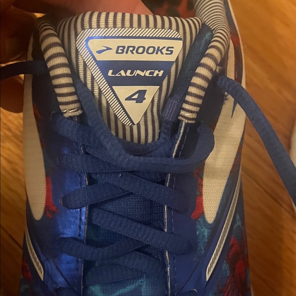 Brooks Sneakers - Blue and Red Lobster Design for Boston 2017 Marathon - Picture 7 of 9